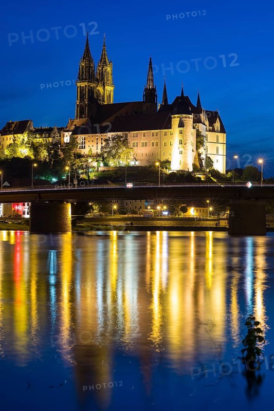 Albrechtsburg Castle, cathedral, Elbe and old Elbe bridge at the blue hour, Meissen, Saxony, Germany
