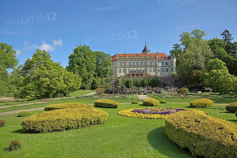 Castle garden with flower beds, Castle, Wiesenburg-Mark, Fläming, Brandenburg, Germany
