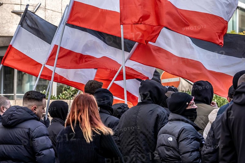 The neo-Nazi group Jung und Stark, JS, demonstrates in the city centre of Essen, demanding the remigration of foreigners, chanting Deutschland den Deutschen Ausländer raus, approx. 150 ultra right-wingers, dressed in black and wearing typical scene clothing, several groups demonstrate against the Nazi march, Essen, North Rhine-Westphalia, Germany