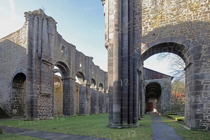 Abbey ruins with archway, former Cistercian abbey, church ruins, Arnsberg Abbey, Arnsburg Abbey, Lich, Wetterau, Hesse, Germany