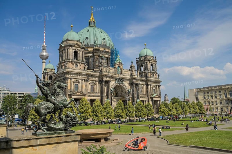 Lion fighter on horseback by Albert Wolff, Berlin Cathedral, Lustgarten, Mitte, Berlin, Germany