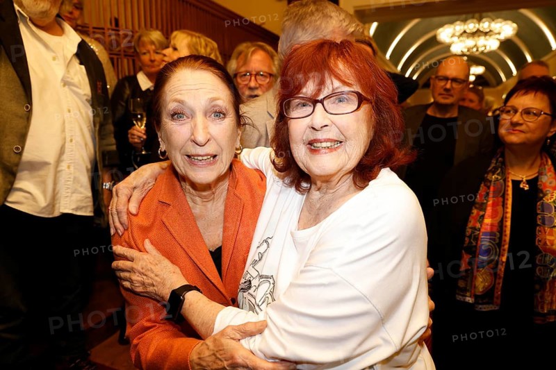 Daniela Ziegler and Brigitte Grothum at the premiere ofOma Trick with Brigitte Grothum and Johannis Hallervorden 26.02.25 at the palace gardens Theatre. Brigitte Grothum celebrates her 90th birthday here