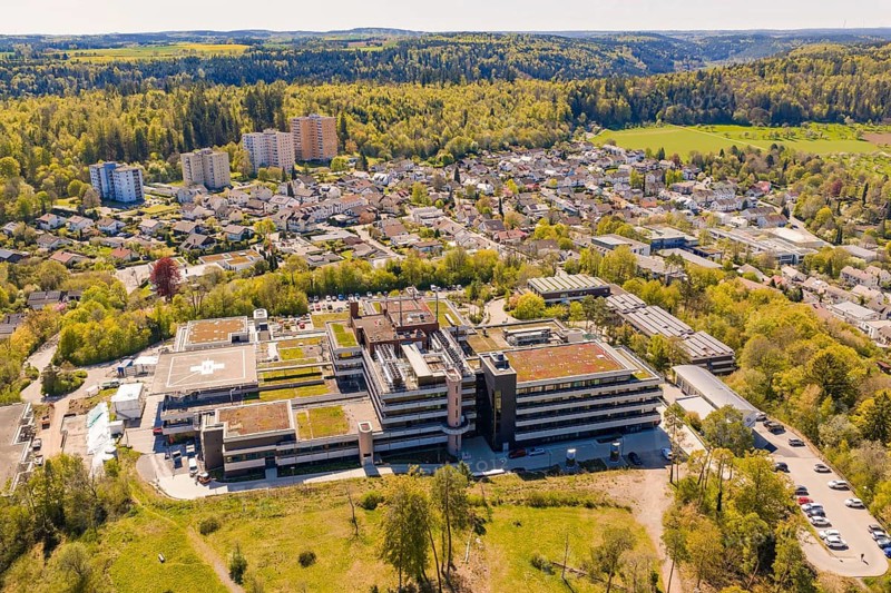 Aerial view of a large building complex in a green residential area, Nagold Hospital of Klinikverbund Südwest, Calw district, Germany