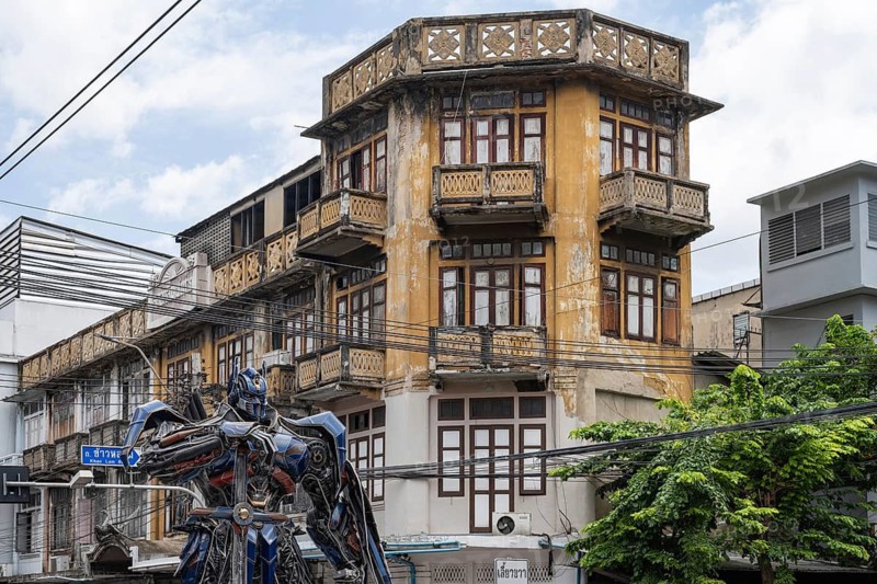 Bangkok, Thailand. August 18th 2026. The Optimus Prime statue in front of the traditional architecture of Talat Noi, Bangkok, Thailand, Asia