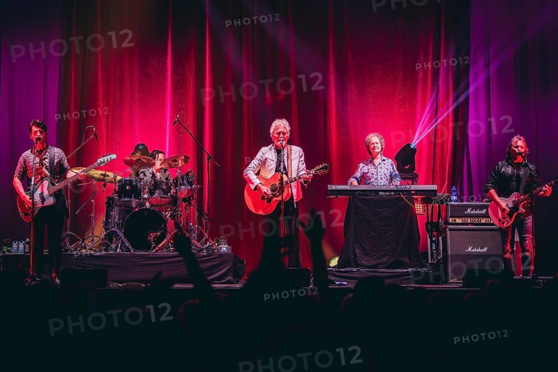 Hatch Bullard (bassist), Steve Pinnell (drummer), Pete Lincoln (singer and guitarist), Martin Bullard (keyboarder) and Mick McConnell (guitarist) from Smokie live on 50 Years of Music - Tour 2026 at the Uber Eats Music Hall in Berlin on 28 May 2026