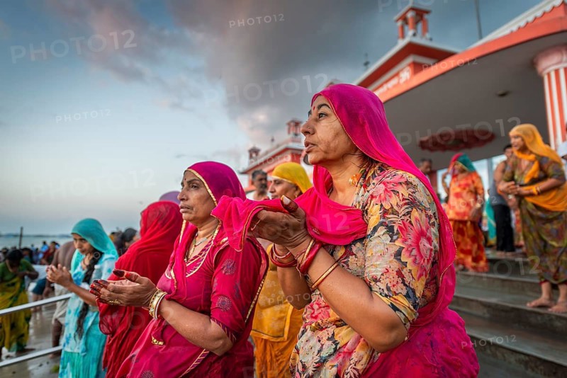 Praying woman, pilgrims at Ghat Agni Theertham, Rameswaram or Rameshwaram, Pamban Island, Tamil Nadu, India