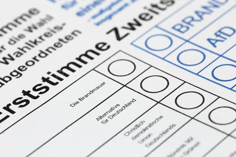 Symbolic ballot paper with the FIREWALL option in the place where there are otherwise parties