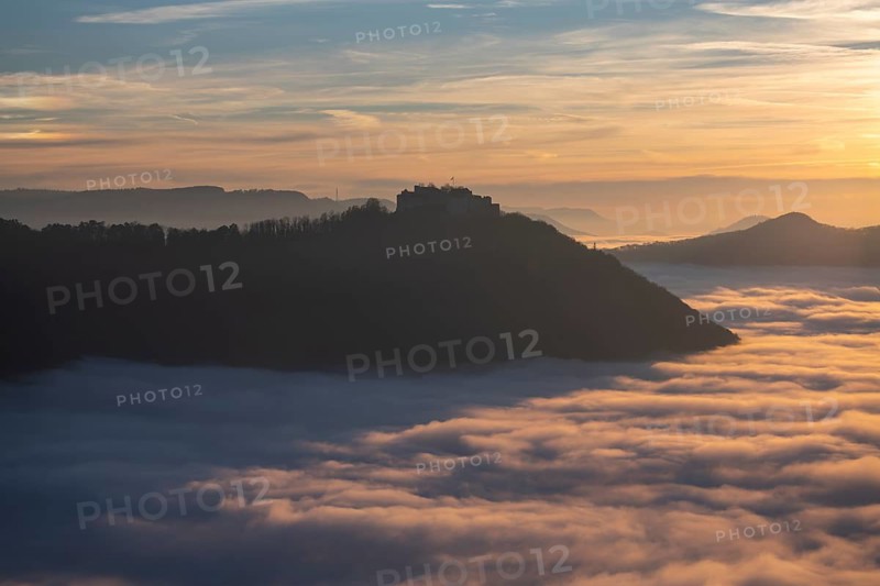 Sunset over the sea of fog from Beurener Fels to Hohenneuffen Castle, Swabian Alb, Baden-Württemberg, Germany
