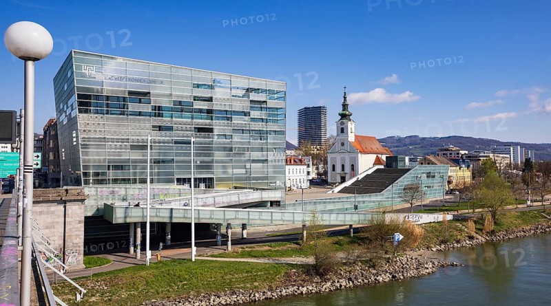 Danube, Nibelungen Bridge with Ars Electronica Centre, Linz, Upper Austria, Austria