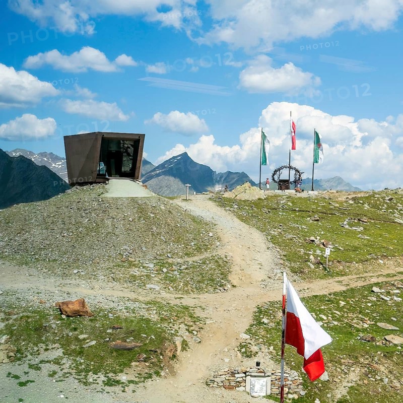 Pass of Alpine Pass Timmelsjoch Timmelsjoch-Hochalpenstraße with left concrete sculpture Timmelsjoch Experience right Crown of Thorns Memorial symbol of mourning over the division of Tyrol after the First World War, Timmelsjoch, Tyrol, South Tyrol, Alto Adige, Austria, Italy
