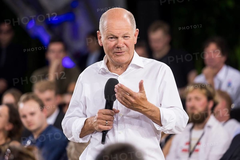 Olaf Scholz (Chancellor of the Federal Republic of Germany, SPD) surrounded by guests at the Chancellor's meeting at ufaFabrik in Berlin on 4 September 2024