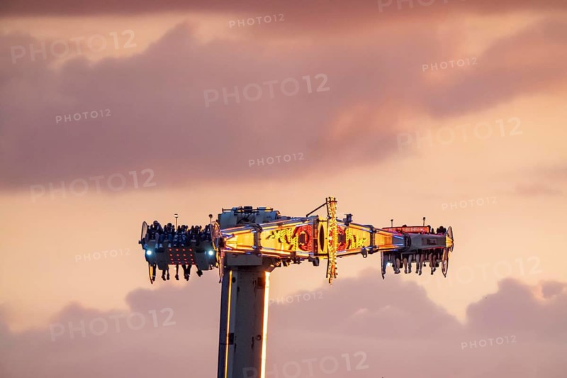 Rheinkirmes in den Rheinwiesen in Düsseldorf-Oberkassel, Gladiator ride, rotates at an altitude of up to 85 km/h at 62 meters, North Rhine-Westphalia, Germany