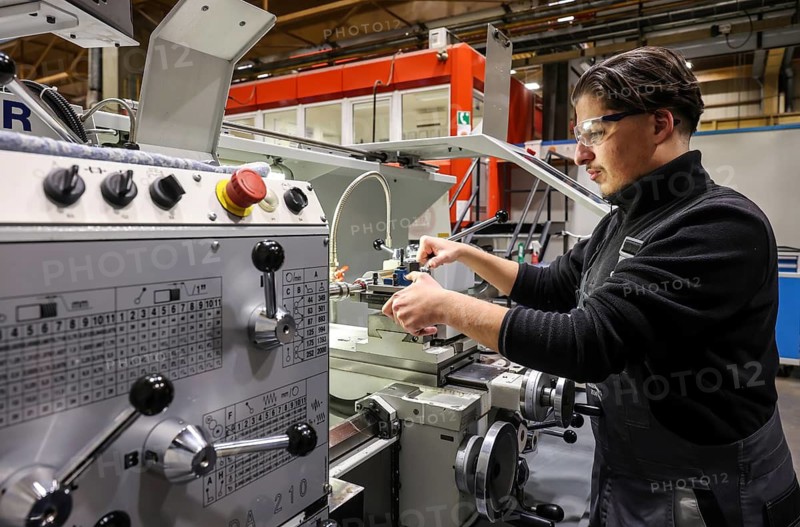 Oberhausen, North Rhine-Westphalia, Germany, Apprentices in metalworking professions. Apprentice at a machine tool in the MAN training centre. MAN Energy Solutions is a long-established company in the Ruhr region. Around 2, 000 employees build and develop compressors and turbines at the 250-year-old site in Oberhausen