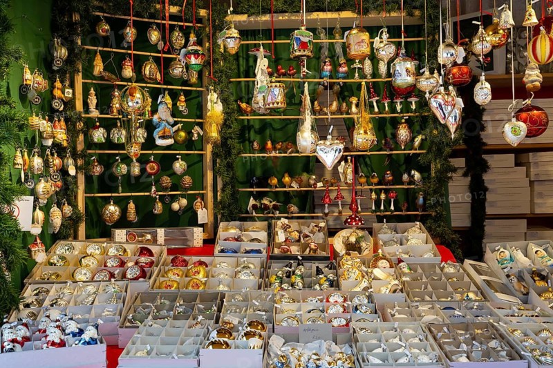 Christmas tree baubles and decorations at the Christmas market stall, Soest, North Rhine-Westphalia, Germany