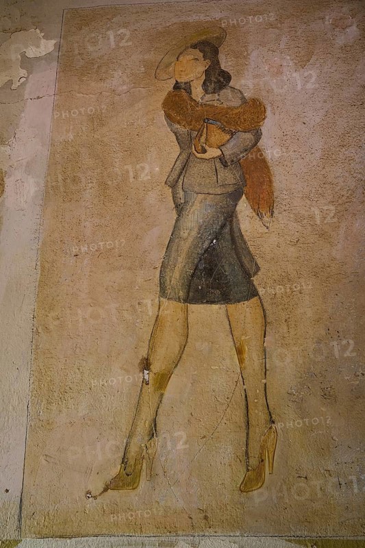 A chic woman in retro look with fur stole and heels, depicted on a faded wall painting, Lost Place, Tourtouras Mountain, WW2, World War II, German coastal battery PL 388, marine artillerymen, wall painting, graffiti, painter presumably Otto Meister, Diapori, Xirokambos, Leros, Dodecanese, Greek Islands, Greece