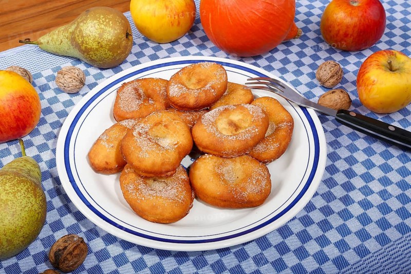 Swabian cuisine, harvest cakes, dessert, dessert, fat baked goods, doughnuts, fried food, lard noodles, arranged on a plate, grandmother's kitchen, regional, home cooking, typical Swabian, classic recipe, traditional cuisine, food photography, autumn atmosphere, apples, pears, nuts, still life, studio, Germany