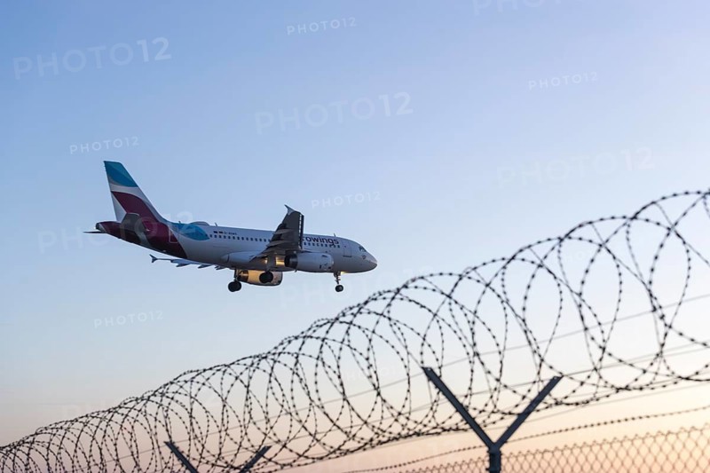 Aeroplane approaching, security fence, barrier fence, Stuttgart-Echterdingen Airport, Baden-Württemberg, Germany