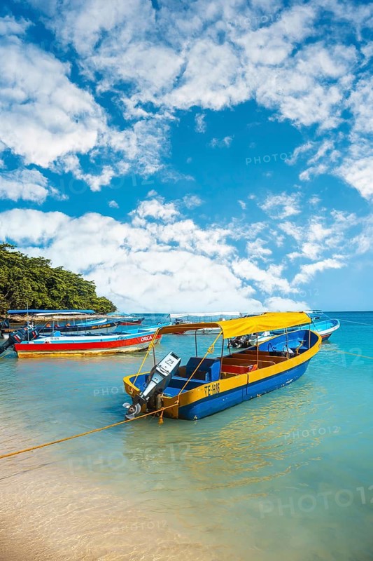 Tela, Honduras », January 2020: A transport boat on Cocalito Beach in Punta de Sal in the Caribbean Sea, Tela