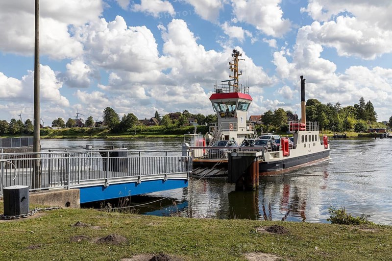 Kiel Canal with Pillau canal ferry on the northern shore, Sehestedt, Rendsburg-Eckernförde district, Schleswig-Holstein, Germany