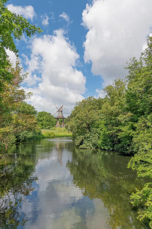 Wallanlagen Bremen, municipal park, green area, historic park, fortifications, city fortifications, moat, bastions, walking path, promenade, parkland, ponds, bridges, trees, flower beds, monuments, windmill, Herdentorswall, Altenwall, Doventor, Ostertor, old town, recreation, nature, local recreation, landscape architecture, garden art, cultural monument, history, tourism, tourist attraction, peace, walk, watercourse, park bench, lawns, sunshine, leisure, Hanseatic city, Germany