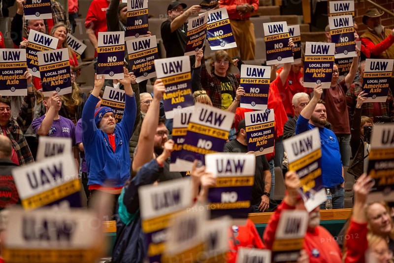 Three Rivers, Michigan USA - 29 March 2026 - Members of the United Auto Workers rally for better wages as contract negotiations begin with American Axle (aka Dauch Corp.). Workers accepted up to 50 percent wage cuts in 2008 to keep the company open. Top pay now is $22 an hour. American Axle is a Tier 1 parts supplier to General Motors