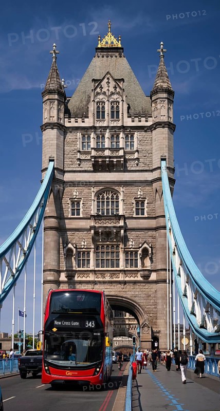 Double-decker bus, pedestrian, traffic on Tower Bridge, The City of London, London, England, Great Britain, Great Britain