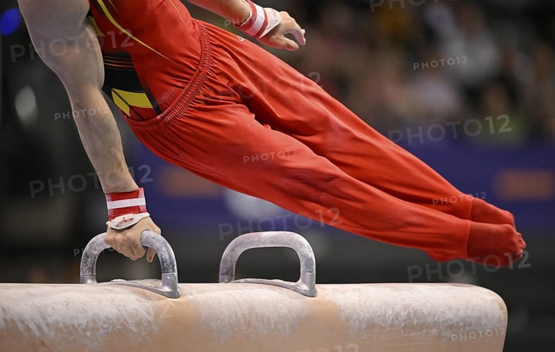 Feature detail close-up Senne Spyckerelle BEL pommel horse action gymnastics, EnBW DTB-Pokal, Porsche-Arena, Stuttgart, Baden-Württemberg, Germany