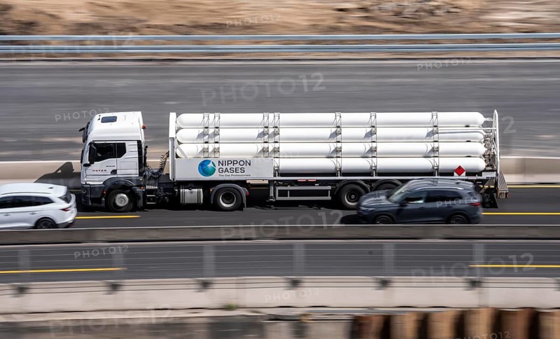 Tankers, gas tankers, trucks, Nippon Gases, trucks on the A3 motorway near Duisburg, North Rhine-Westphalia, Germany