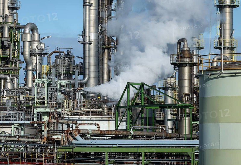 Oberhausen, North Rhine-Westphalia, Germany, industrial plant in the chemical park, OQ Chemicals plant Ruhrchemie. OQ Chemicals (formerly OXEA) is a global manufacturer of oxo intermediates and oxo derivatives such as alcohols, polyols, carboxylic acids, speciality esters and amines. Site partners at the Oberhausen plant are the companies Air Liquide, Clariant, JM Johnson Matthey, Versalis, Celanes and Topas