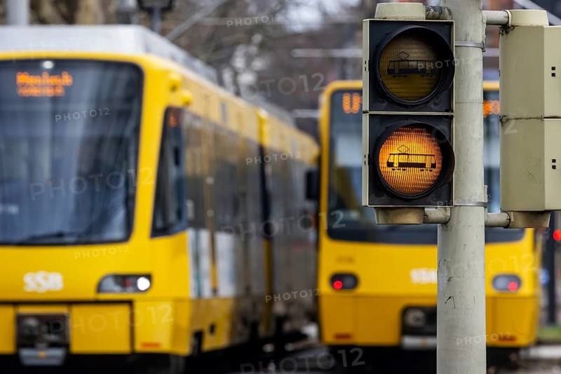 Warning light at an ungated level crossing. Light railway of Stuttgarter Straßenbahnen AG, SSB. Stuttgart, Baden-Württemberg, Germany