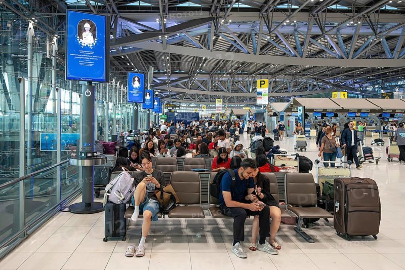 Suvarnabhumi airport tourists with luggage, Bangkok, Thailand