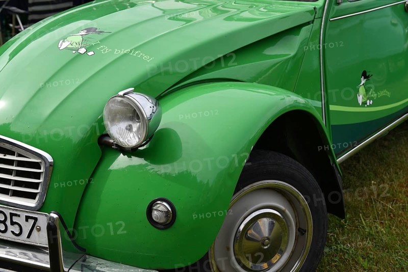 Close-up of a green Citroën 2CV with a cloverleaf motif, showing the front end, vintage Citroën 2CV6 at a duck meeting in Kropp, Schleswig-Holstein, Germany