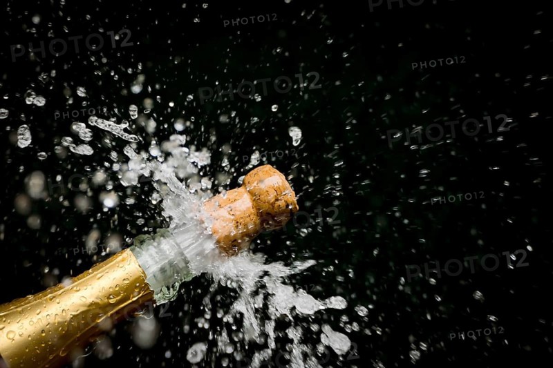 A champagne bottle is opened, sparkling wine, champagne cork flies out, champagne, celebration, New Year's Eve, birthday, wedding, studio, Baden-Württemberg, Federal Republic of Germany