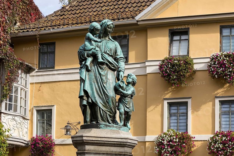 Donndorf fountain with the mother group, Weimar, Thuringia, Germany