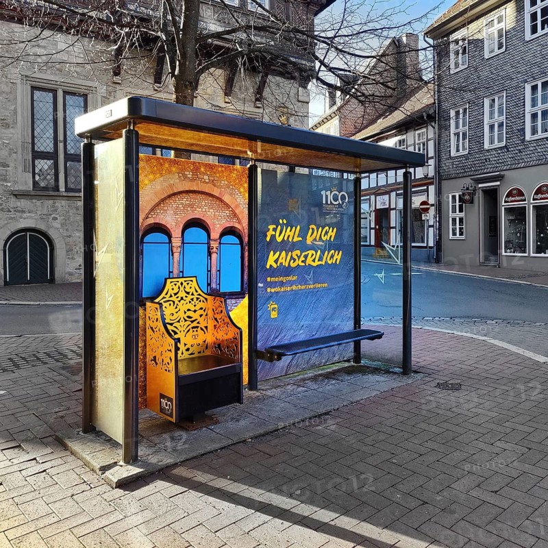 Bus stop in the old town centre with golden Kaiserstuhl and the words Fühl Dich Kaiserlich, Goslar, Lower Saxony, Germany