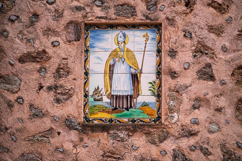 Baldosa, image of a saint, wall tile on the wall of a house, artist village Deià, Tramuntana Mountains, Serra de Tramuntana, Majorca, Balearic Islands, Balearic Islands, Spain