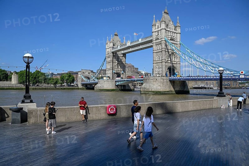 Tower Bridge over the Thames, folding bridge with two neo-Gothic towers, built 1886—1894, London, England, Great Britain
