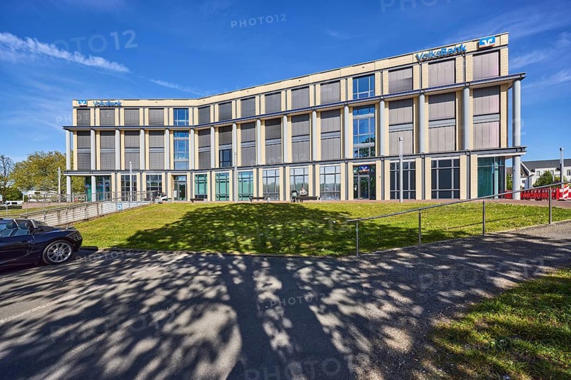 Volksbank Kleverland eG, commercial building, modern architecture, parking lot with cars, lawn, trees, blue sky, cirrus clouds, Minoritenstraße, Kleve, Kleve district, North Rhine-Westphalia, Germany