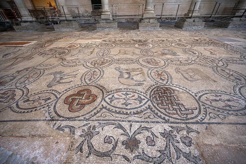 Detailed floor mosaic with depictions of animals and people, Basilica di Santa Maria Assunta, Basilica of Aquileia, UNESCO World Heritage Site, Aquileia, Friuli, Italy