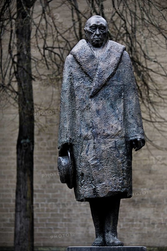 Bronze sculpture Adenauer Memorial begun by Prof. Hans Wimmer and completed by his student Gerhard Weiland, Cologne, North Rhine-Westphalia, Germany