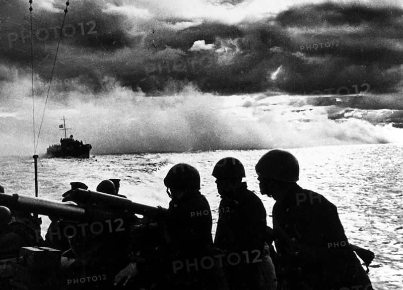 Navy, Red Army marines fighting, Black Sea, Ukraine, 1943 Second World War. In October 1941, the Wehrmacht conquered a large part of Crimea as part of the Barbarossa operation. Since then, the Red Army has been trying to liberate Crimea again. It wasn't until 1944 that the time had come. The main battle for Crimea began on April 8, 1944. On May 12, 1944, Crimea was liberated from German occupation