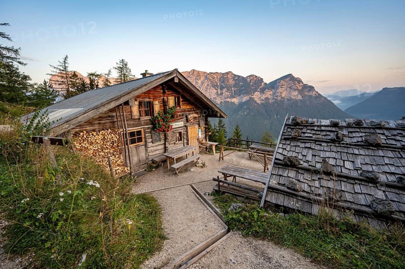 Cosy alpine hut Schärtenalm, behind Lattengebirge at sunrise, mountain tour to the Hochkalter, Hochkalter crossing, Berchtesgaden Alps, Bavaria, Germany