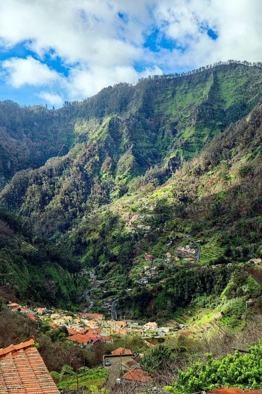 Curral das Freiras surrounded by mountains, parish of the district of Câmara de Lobos, tourist attraction, mountain landscape, Curras das Freiras, Madeira, Portugal