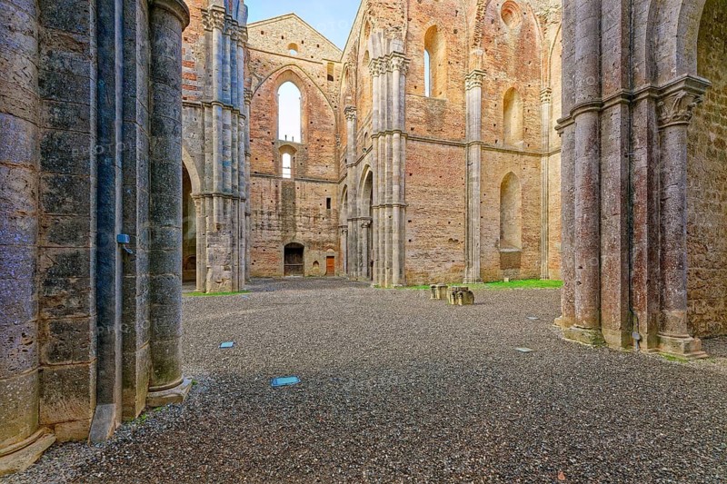 Transept, crossing and choir, church ruins of the Cistercian Abbey of San Galgano, Abbazia San Galgano, Gothic, Chiusdino, Tuscany, Italy