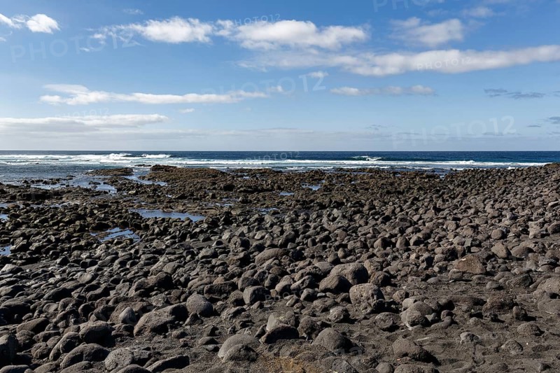 Playa de Janubio, black lava beach, volcanic rock, coastline with sea view, Salinas de Janubio, Lanzarote, Canary Islands, Spain