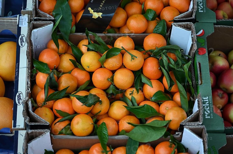 Mandarins (Citrus reticulata) with leaves at a fruit stand, Bavaria Germany