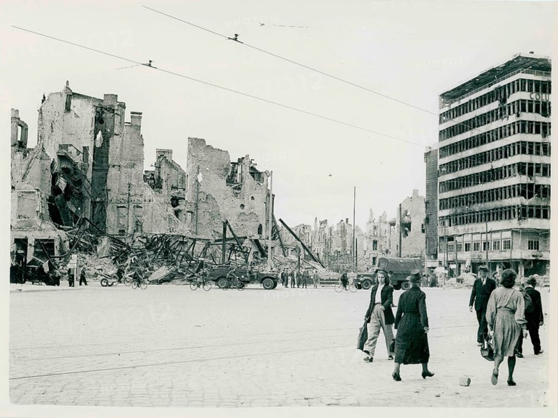 Potsdamer Platz, Columbus House, Erich Mendelsohn, Berlin, end of war, World War II, devastated street scene with destroyed buildings and people in a post-war landscape in black and white, 1945, Martin Badekow