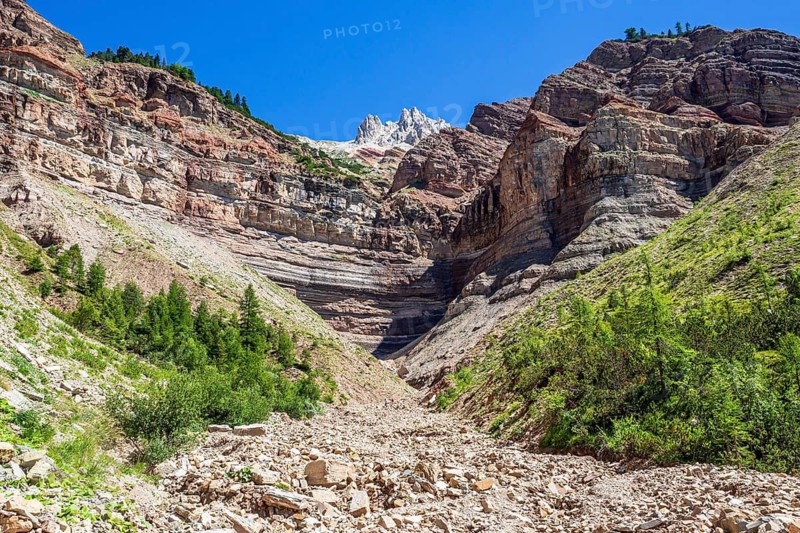 GEOPARC Bletterbach canyon, layers of sediments, stratum, mount Weisshorn in the back, Aldein, south Tyrolia, Italy