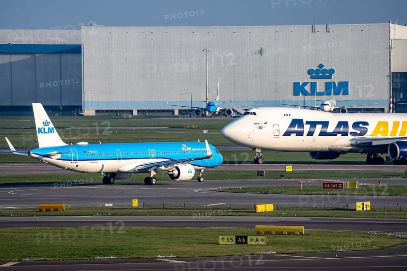 Amsterdam Schiphol Airport, aircraft on the apron, in front of Terminal D, KLM, Atlas Air, Flieger, Netherlands