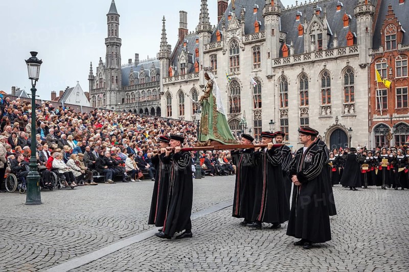 BRUGES, BELGIUM, MAY 17: Annual Procession of the Holy Blood on Ascension Day. Locals carry statue of the Virgin Mary. May 17, 2012 in Bruges (Brugge), Belgium